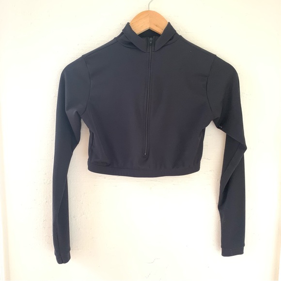 Athletic Crop Long Sleeve - Picture 2 of 6